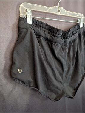 lululemon athletica Black Women's Running Shorts Drawstring Pockets